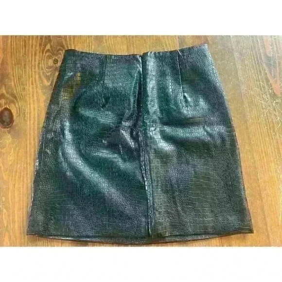 Glamorous Snakeskin Faux Black Leather Skirt, US 6 - Picture 4 of 6